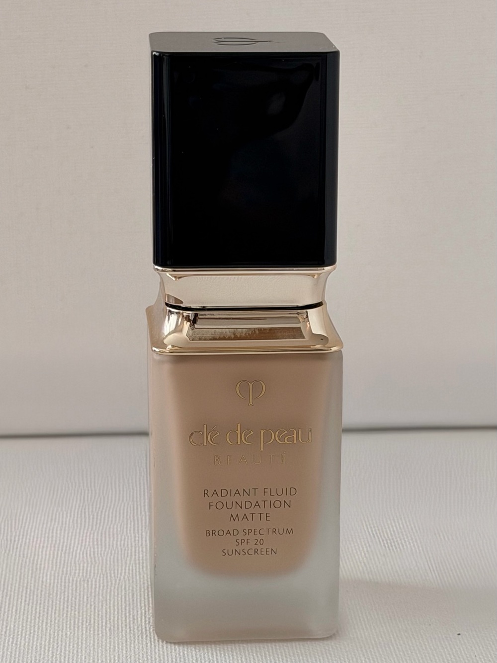 Clé de Peau Radiant Fluid Foundation Matte - BF10 Light Buff 1.1 fl oz - NWOB